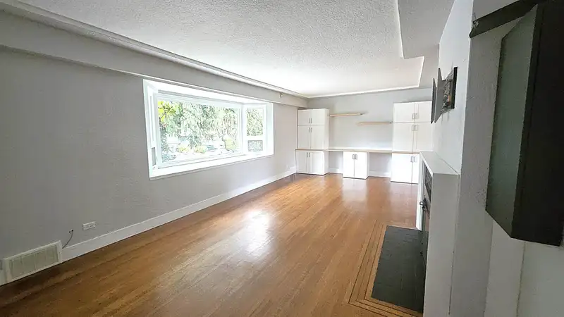 845 SMITH AVENUE - photo 4 of 34