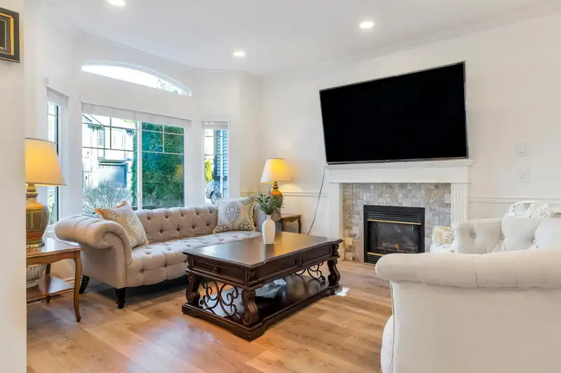 122 BLACKBERRY DRIVE - photo 4 of 38