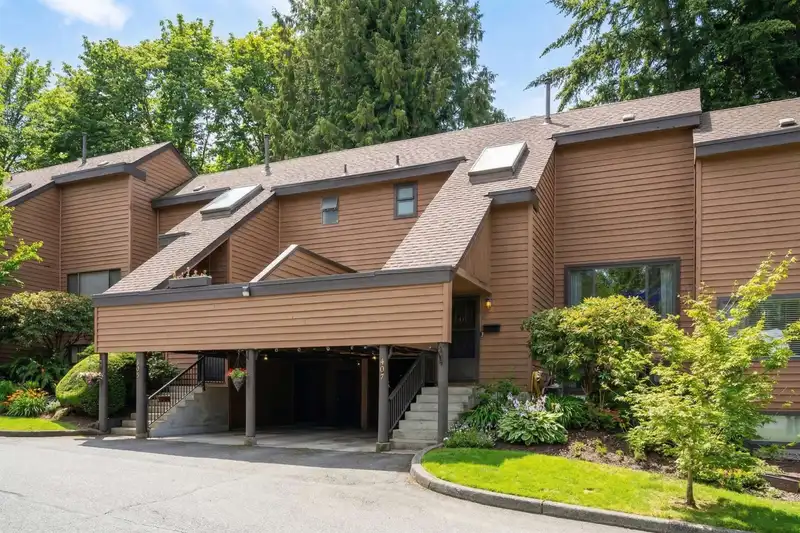 407 CAMBRIDGE WAY - photo 2 of 40