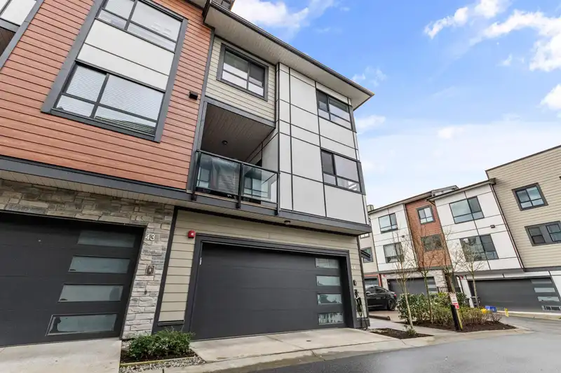 44 20150 81 AVENUE - photo 2 of 40