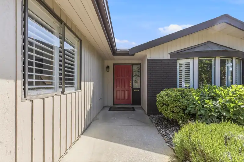 1220 MORRIS CRESCENT - photo 2 of 40
