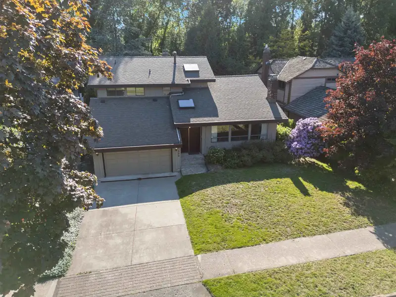 7889 WOODHURST DRIVE - photo 3 of 40