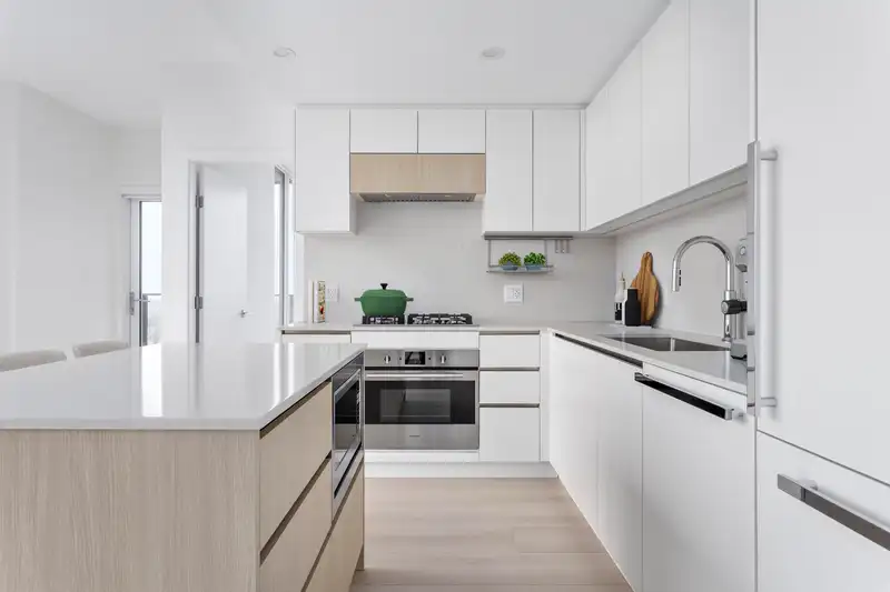 1904 13573 98A AVENUE - photo 4 of 15