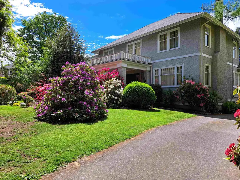4825 CONNAUGHT DRIVE - photo 1 of 39