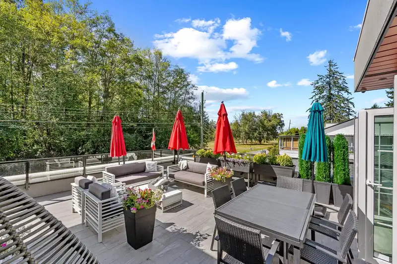 17105 0 AVENUE - photo 3 of 38