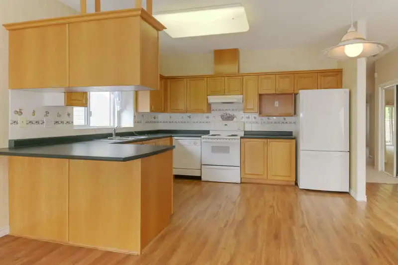 12 18939 65 AVENUE - photo 3 of 25