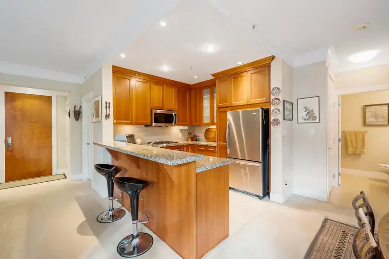 304 4685 VALLEY DRIVE - photo 3 of 40