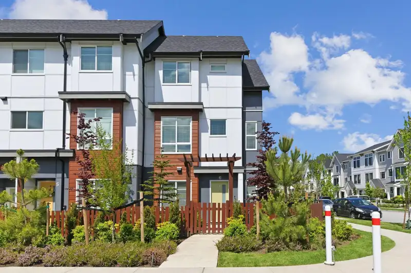 6 20155 84 AVENUE - photo 1 of 15
