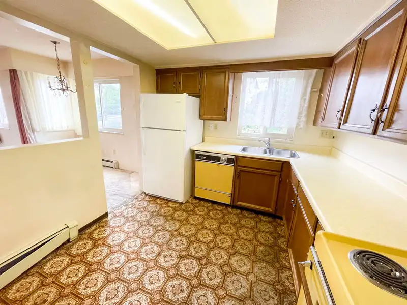 203 1368 FOSTER STREET - photo 3 of 17