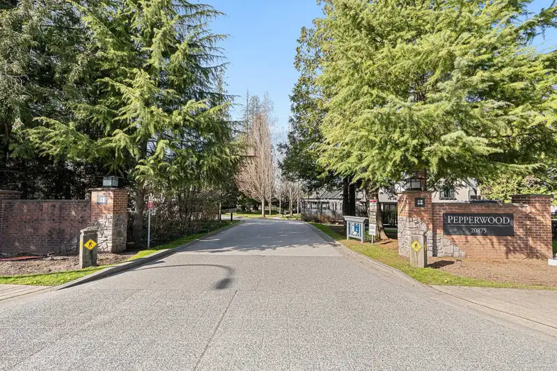 51 20875 80 AVENUE - photo 1 of 28