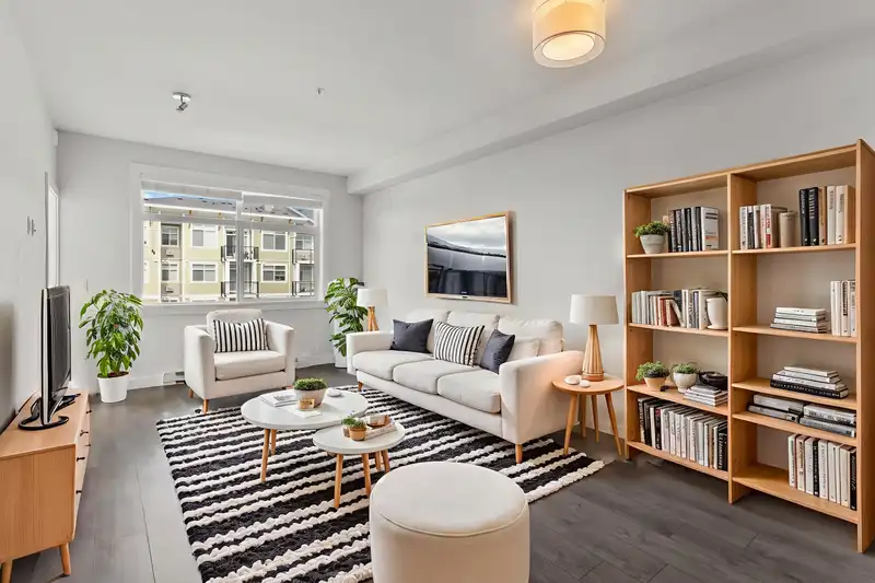 312 20696 EASTLEIGH CRESCENT - photo 1 of 10