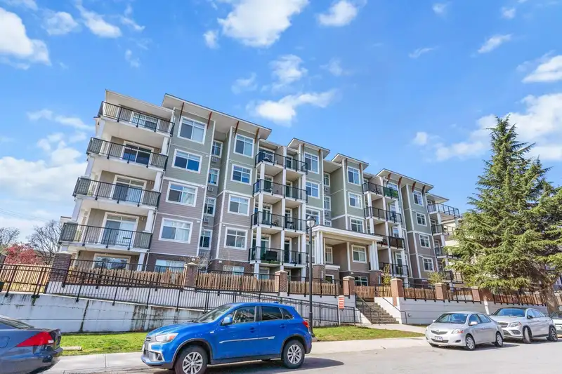 312 20696 EASTLEIGH CRESCENT - photo 2 of 10