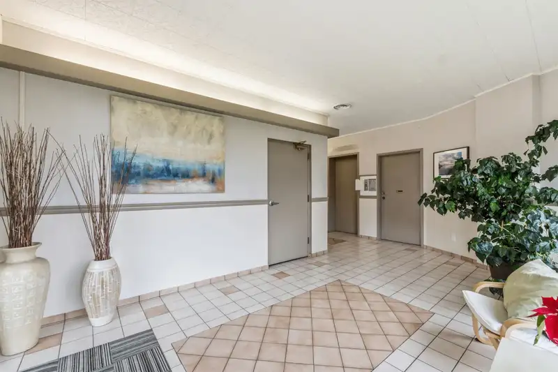 305 1521 GEORGE STREET - photo 2 of 40