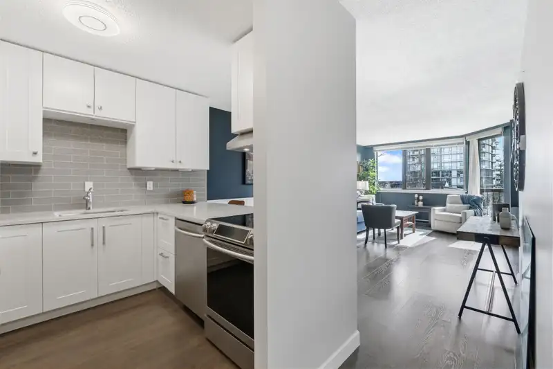 305 1521 GEORGE STREET - photo 4 of 40
