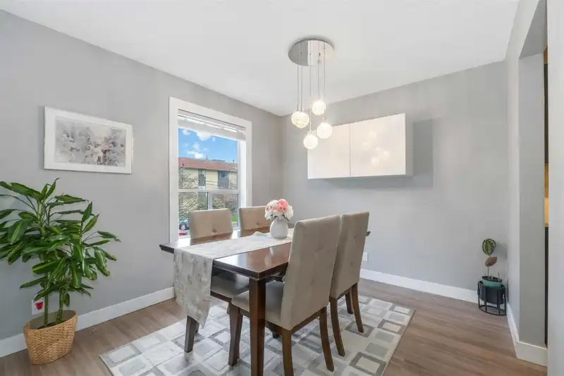205 1473 BLACKWOOD STREET - photo 4 of 26