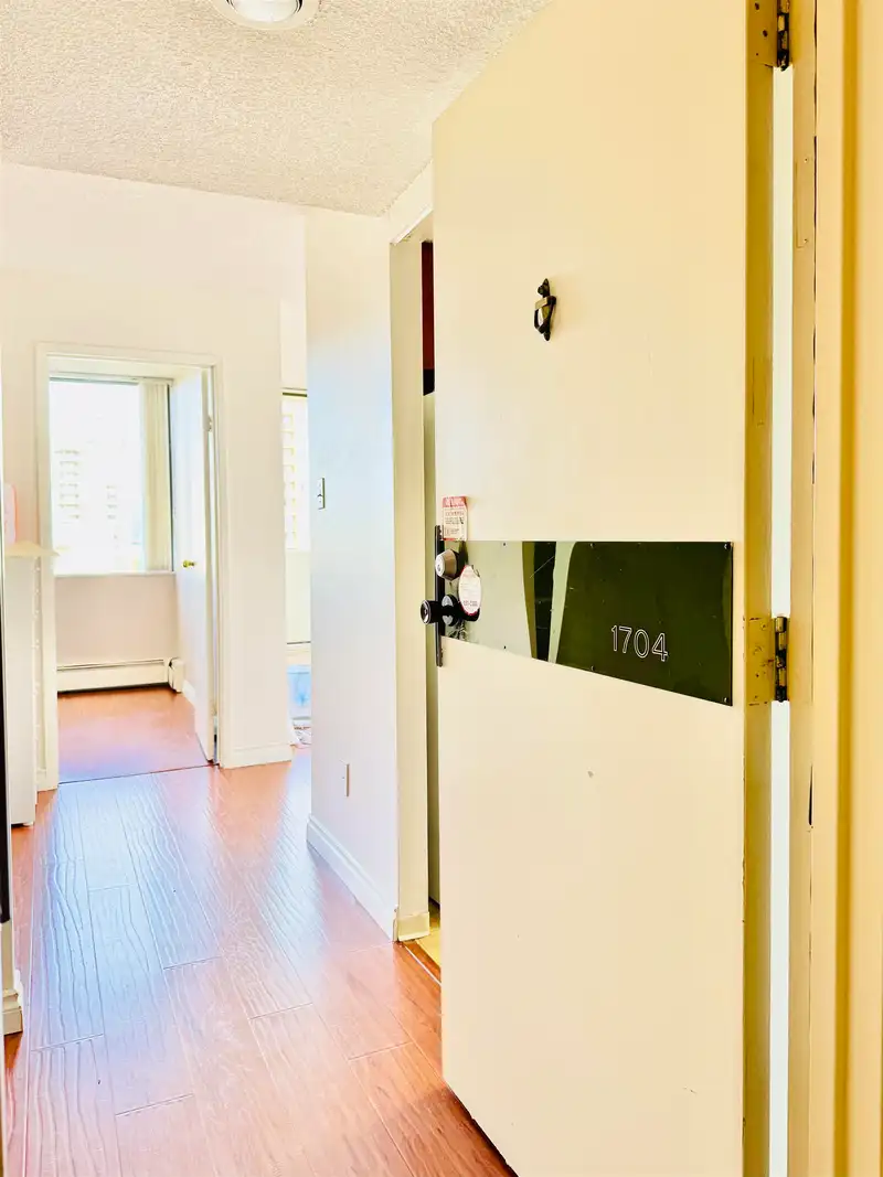 1704 4105 MAYWOOD STREET - photo 4 of 21