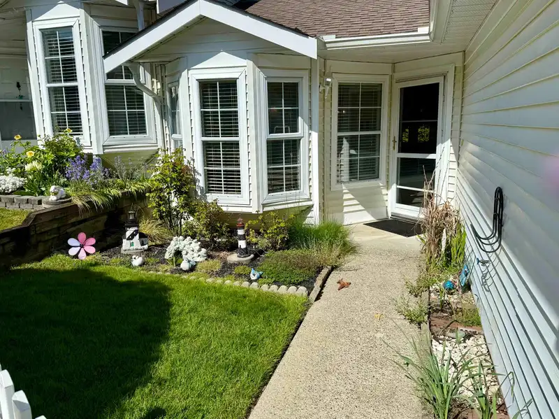 52 6537 138 STREET - photo 3 of 35