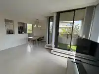 502 1737 DUCHESS AVENUE - thumbnail 2