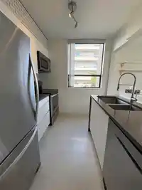 502 1737 DUCHESS AVENUE - thumbnail 3