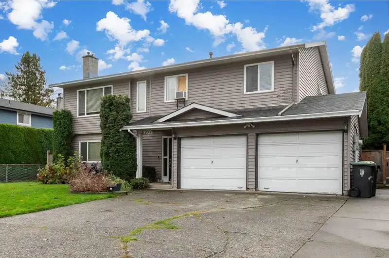 21260 95 AVENUE - photo 2 of 38