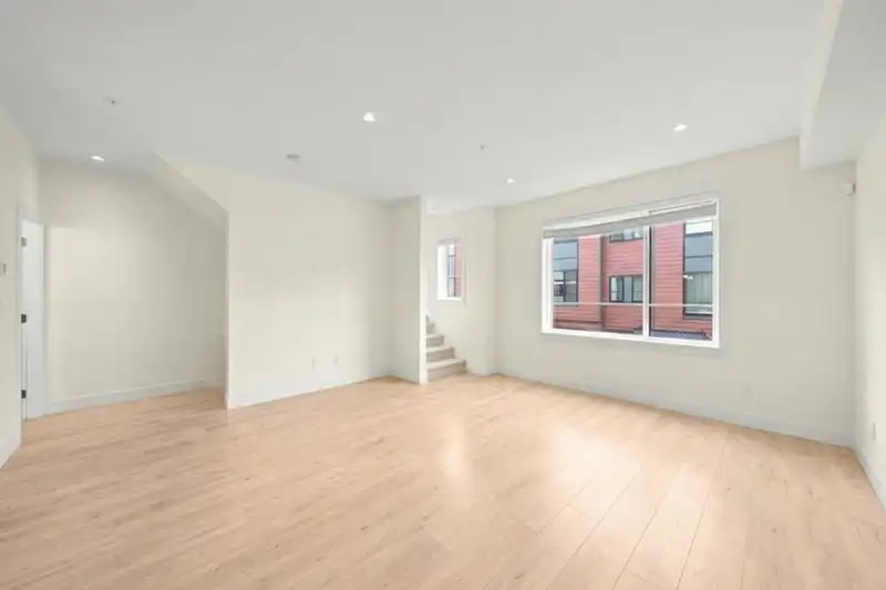37 19897 75A AVENUE - photo 2 of 33