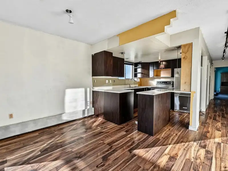 701 1165 BURNABY STREET - photo 4 of 21