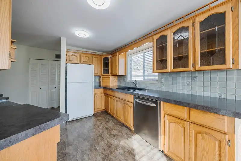 35 27111 0 AVENUE - photo 4 of 38