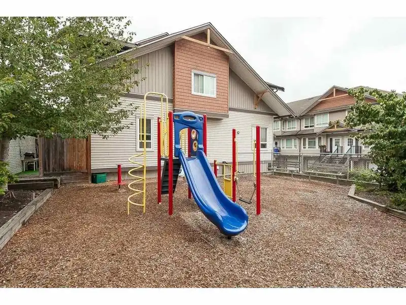 13 20187 68TH AVENUE - photo 4 of 6