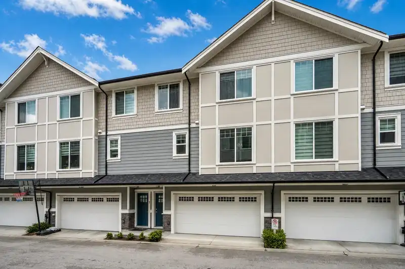 31 19501 74 AVENUE - photo 1 of 40