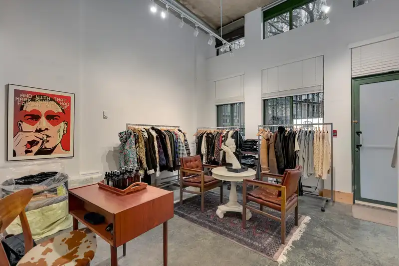 160 1 E CORDOVA STREET - photo 1 of 20