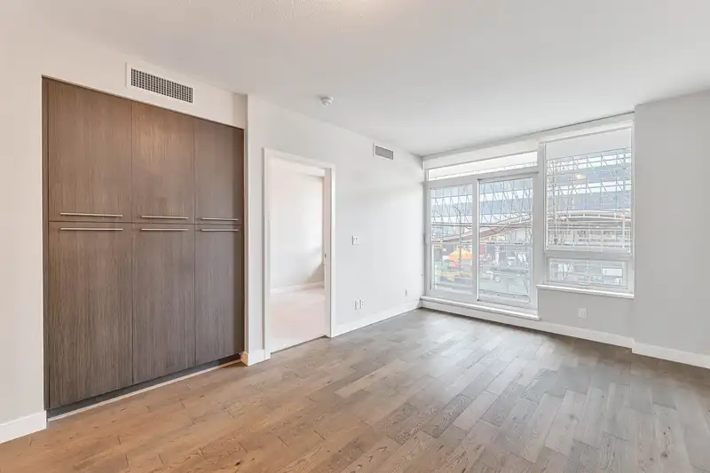 202 655 W 41ST AVENUE - photo 2 of 19