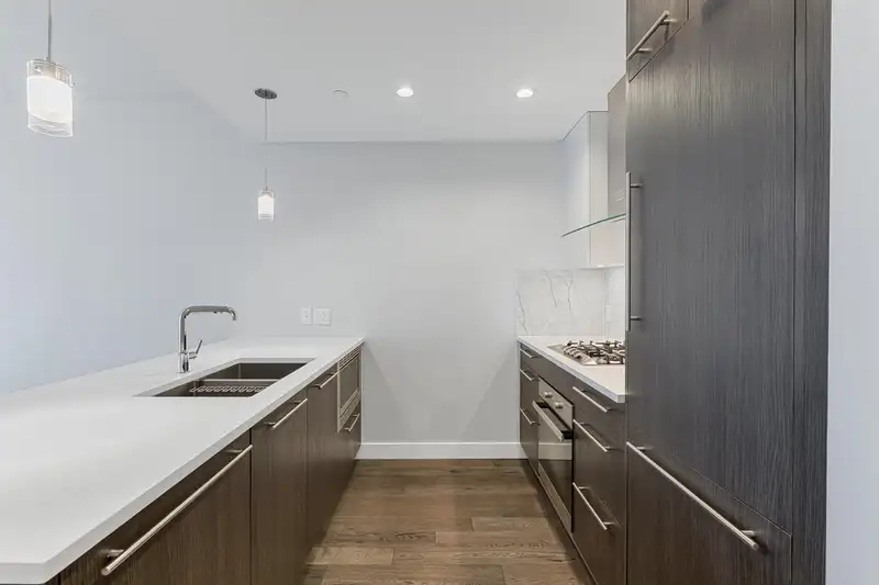 202 655 W 41ST AVENUE - photo 3 of 19