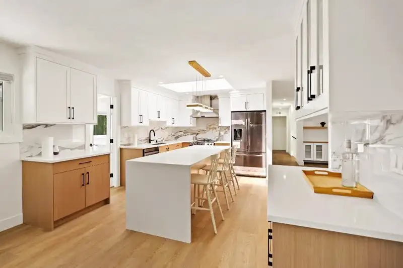 23222 56 AVENUE - photo 4 of 10