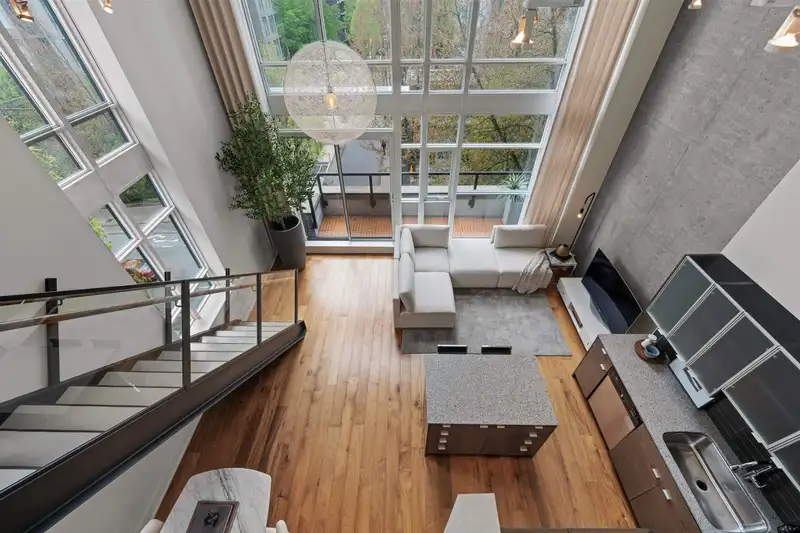 403 988 RICHARDS STREET - photo 2 of 33