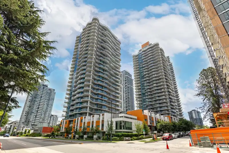 509 13318 104 AVENUE - photo 1 of 37