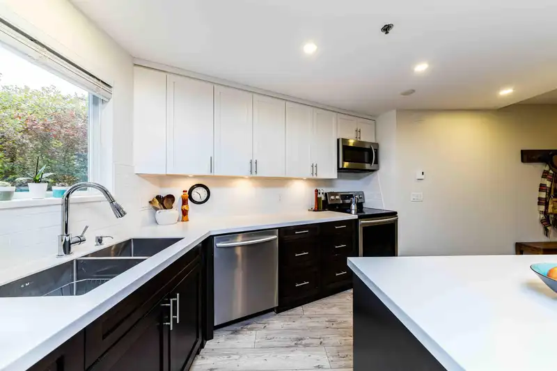 401 2295 PANDORA STREET - photo 3 of 22