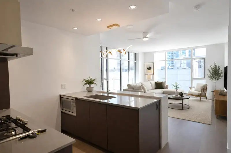 502 6098 STATION STREET - photo 4 of 36
