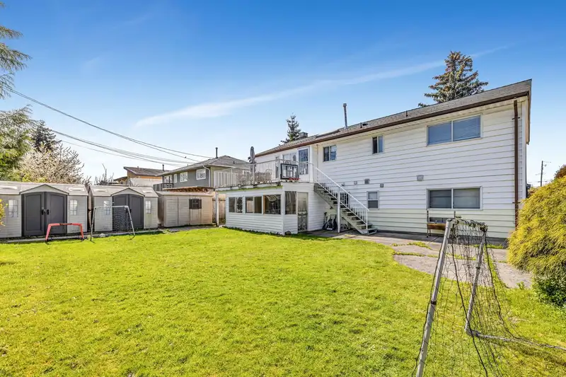 10580 SEAHAM CRESCENT - photo 2 of 34