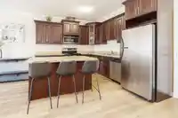 401 22363 SELKIRK AVENUE - thumbnail 2
