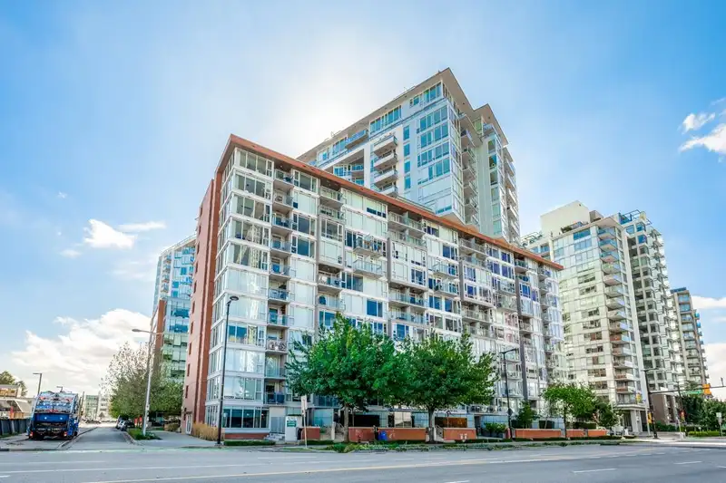 2101 1618 QUEBEC STREET - photo 2 of 31