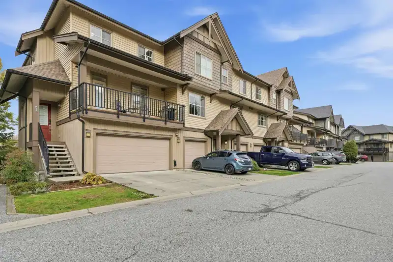 83 9525 204 STREET - photo 1 of 40