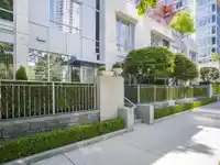 410 BEACH CRESCENT - thumbnail 1