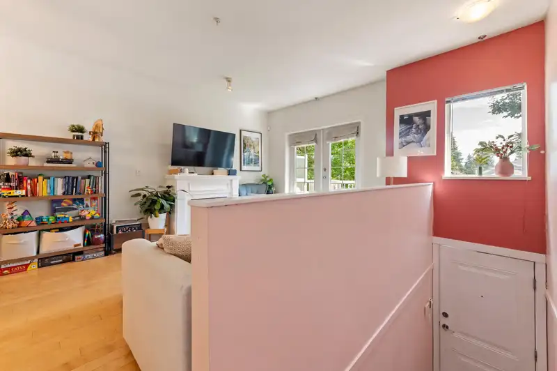 305 1661 FRASER AVENUE - photo 4 of 33