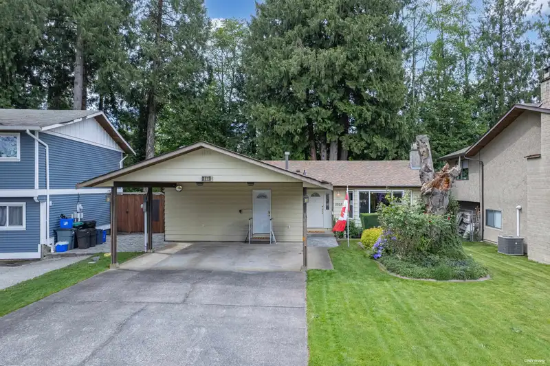 5015 204 STREET - photo 1 of 38