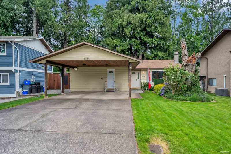 5015 204 STREET - photo 3 of 38