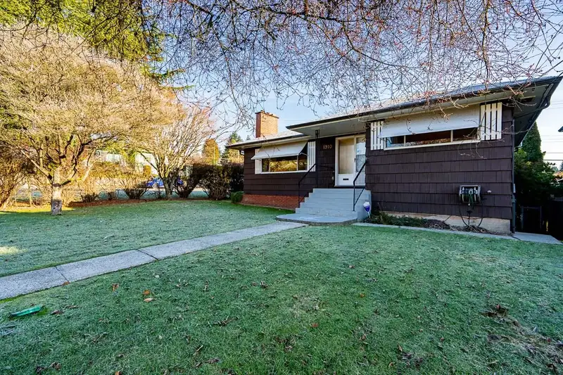 1910 HOLDOM AVENUE - photo 2 of 27
