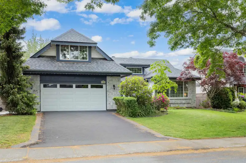 4522 221A STREET - photo 2 of 40