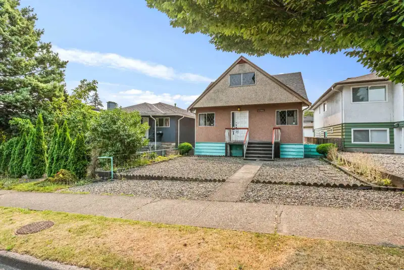 3148 E 1ST AVENUE - photo 1 of 40