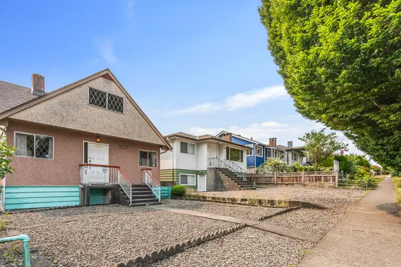 3148 E 1ST AVENUE - photo 3 of 40