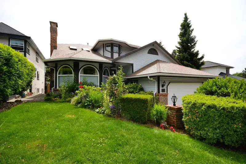 15 PARKWOOD PLACE - photo 1 of 40